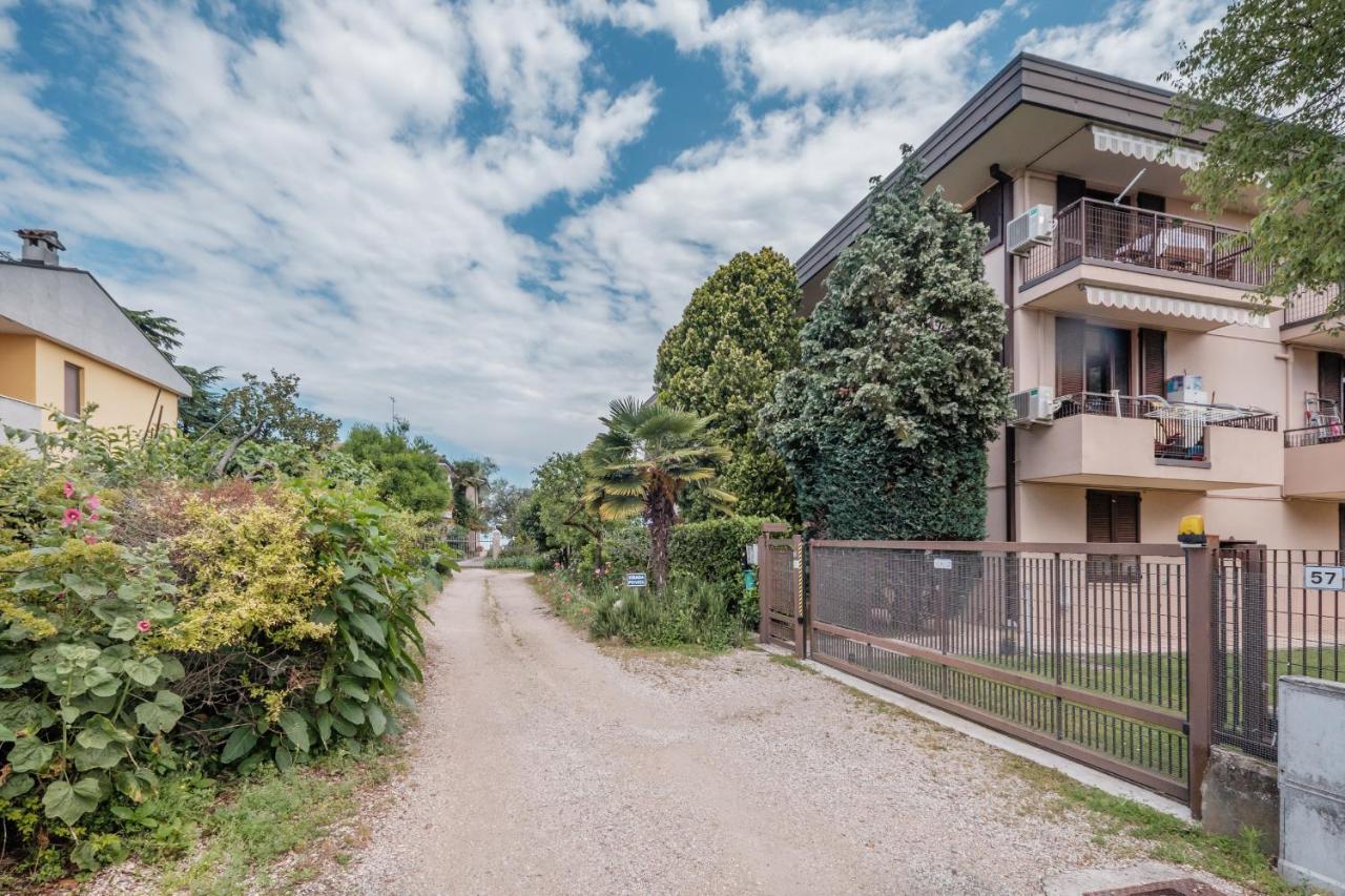 Casa Lugana 19 - Monolocale Con Piscina Direttamente A Lago Sirmione Exterior foto